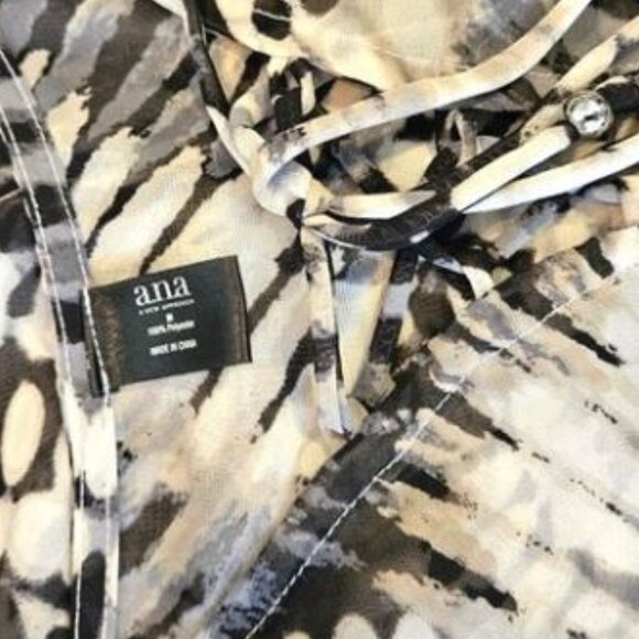 a.n.a. A New Approach, Boho style 3/4 sleeve pullover tunic top with front tie - Picture 8 of 8